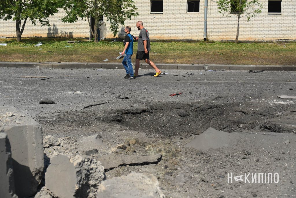 Фото з місця влучання КАБів у Харкові 7 липня. Оновлено Фото з місця влучання КАБів у Харкові 7 липня. Оновлено
