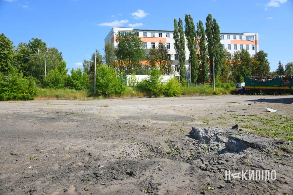 Фото з місця влучання КАБів у Харкові 7 липня. Оновлено Фото з місця влучання КАБів у Харкові 7 липня. Оновлено