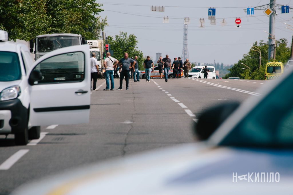 Троє людей постраждали через влучання дрону в Київському районі Харкова Троє людей постраждали через влучання дрону в Київському районі Харкова
