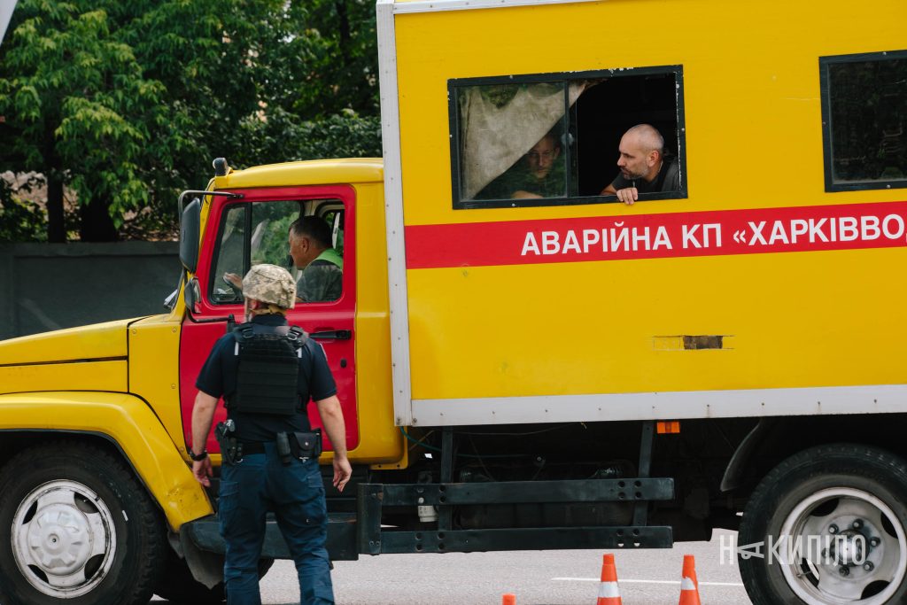 Троє людей постраждали через влучання дрону в Київському районі Харкова Троє людей постраждали через влучання дрону в Київському районі Харкова