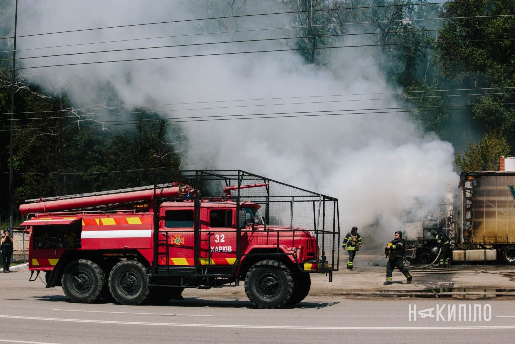 Ще одна АЗС у Харкові опинилася під російським ударом. Фоторепортаж Ще одна АЗС у Харкові опинилася під російським ударом. Фоторепортаж