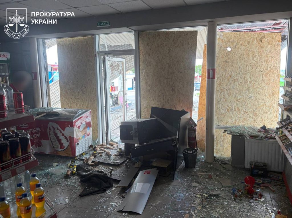Шестеро людей з Харківщини постраждали через ворожі удари Шестеро людей з Харківщини постраждали через ворожі удари