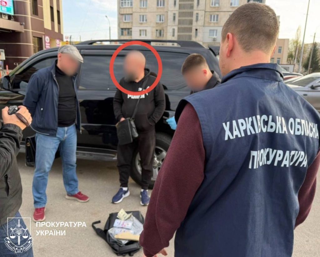 Прокуратура підозрює чоловіка в орзанізації виїзду для військового в СЗЧ Прокуратура підозрює чоловіка в орзанізації виїзду для військового в СЗЧ