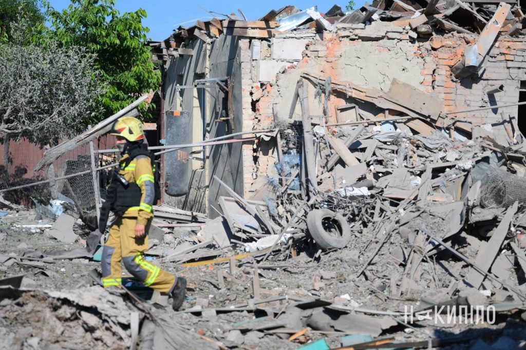 Дві загиблі, ще 26 постраждалих: обстріл Харкова КАБами Дві загиблі, ще 26 постраждалих: обстріл Харкова КАБами