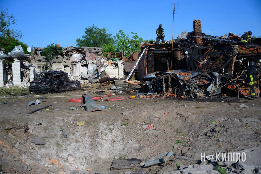 Вигляд місця влучання КАБ в Основ'янському районі Харкова Вигляд місця влучання КАБ в Основ'янському районі Харкова