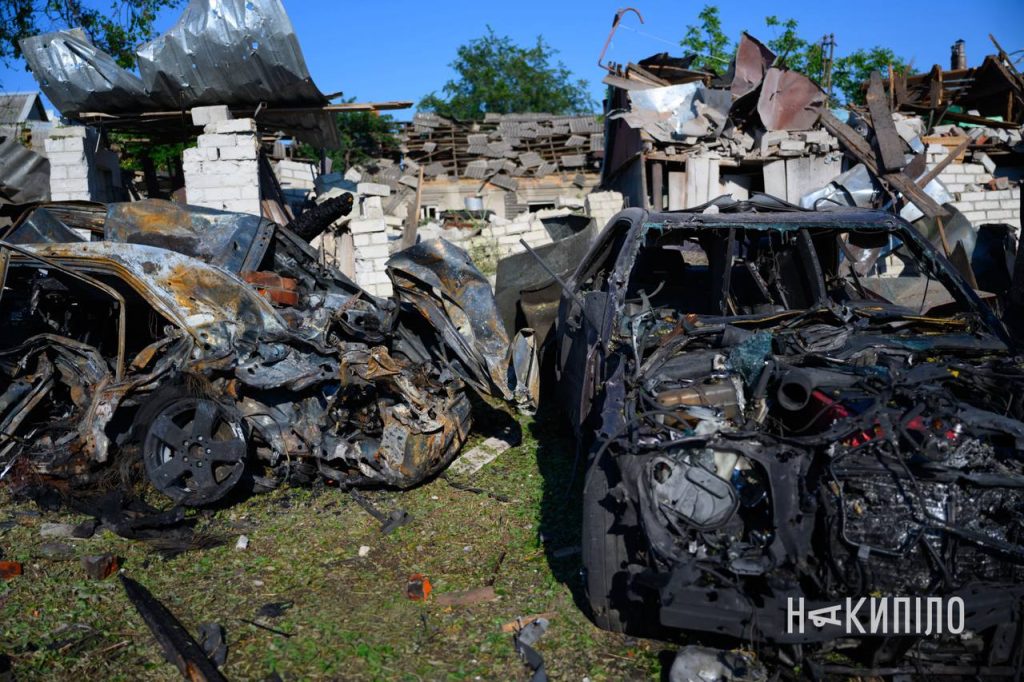 Вигляд місця влучання КАБ в Основ'янському районі Харкова Вигляд місця влучання КАБ в Основ'янському районі Харкова