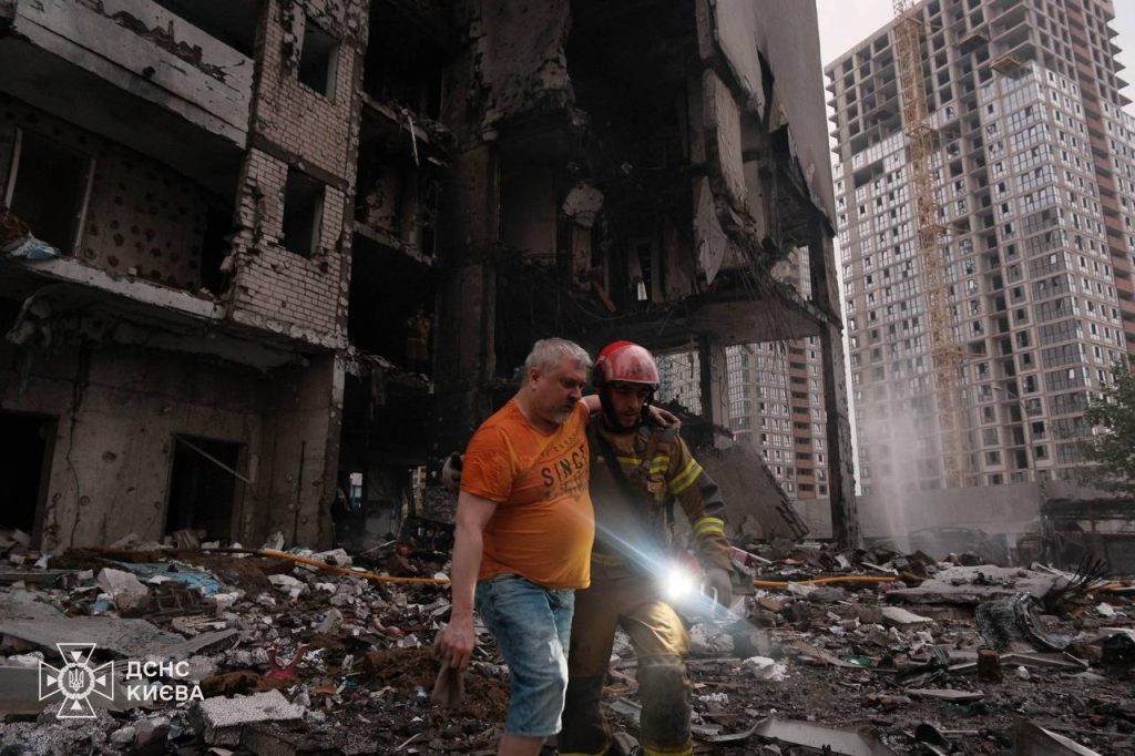 11 людей загинули, 46 постраждали: російський обстріл Києва Наслідки російського обстрілу Києва