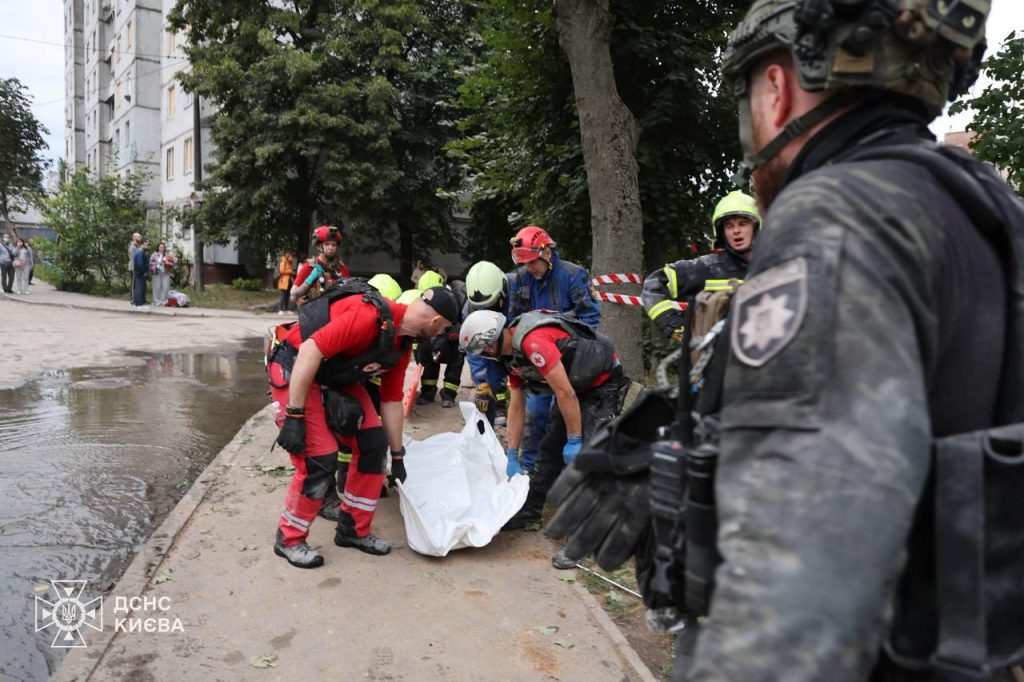 11 людей загинули, 46 постраждали: російський обстріл Києва Наслідки російського обстрілу Києва