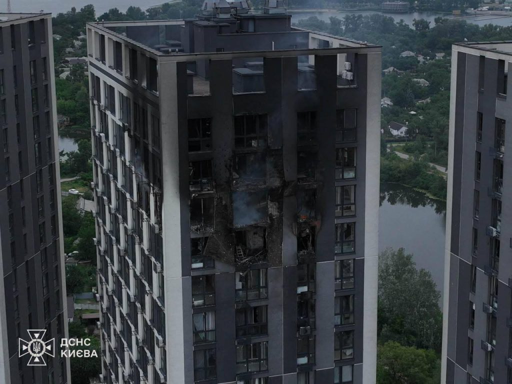 11 людей загинули, 46 постраждали: російський обстріл Києва Наслідки російського обстрілу Києва