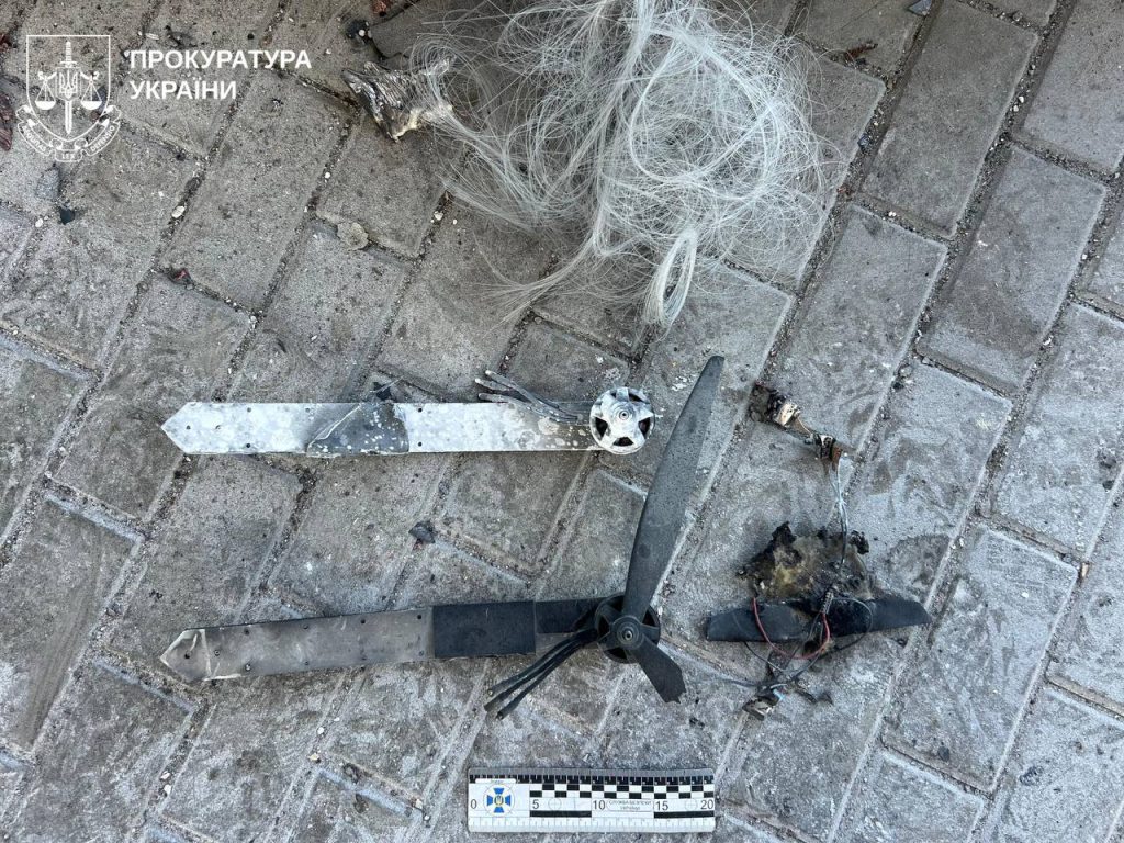 FPV-дрон на оптоволокні поцілив по АЗС у Харкові FPV-дрон на оптоволокні поцілив по АЗС у Харкові