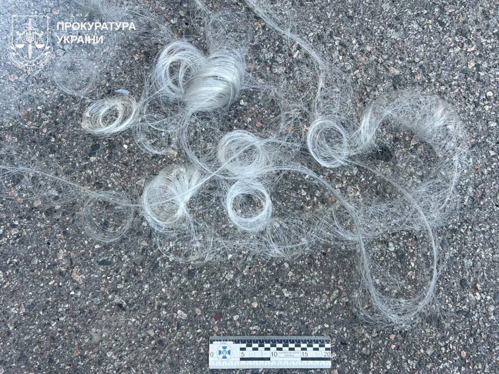 FPV-дрон на оптоволокні поцілив по АЗС у Харкові FPV-дрон на оптоволокні поцілив по АЗС у Харкові