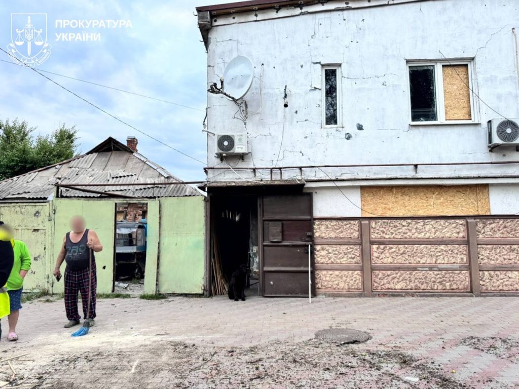 Дев'ятеро людей постраждали через російський удар по Харкову Дев'ятеро людей постраждали через російський удар по Харкову