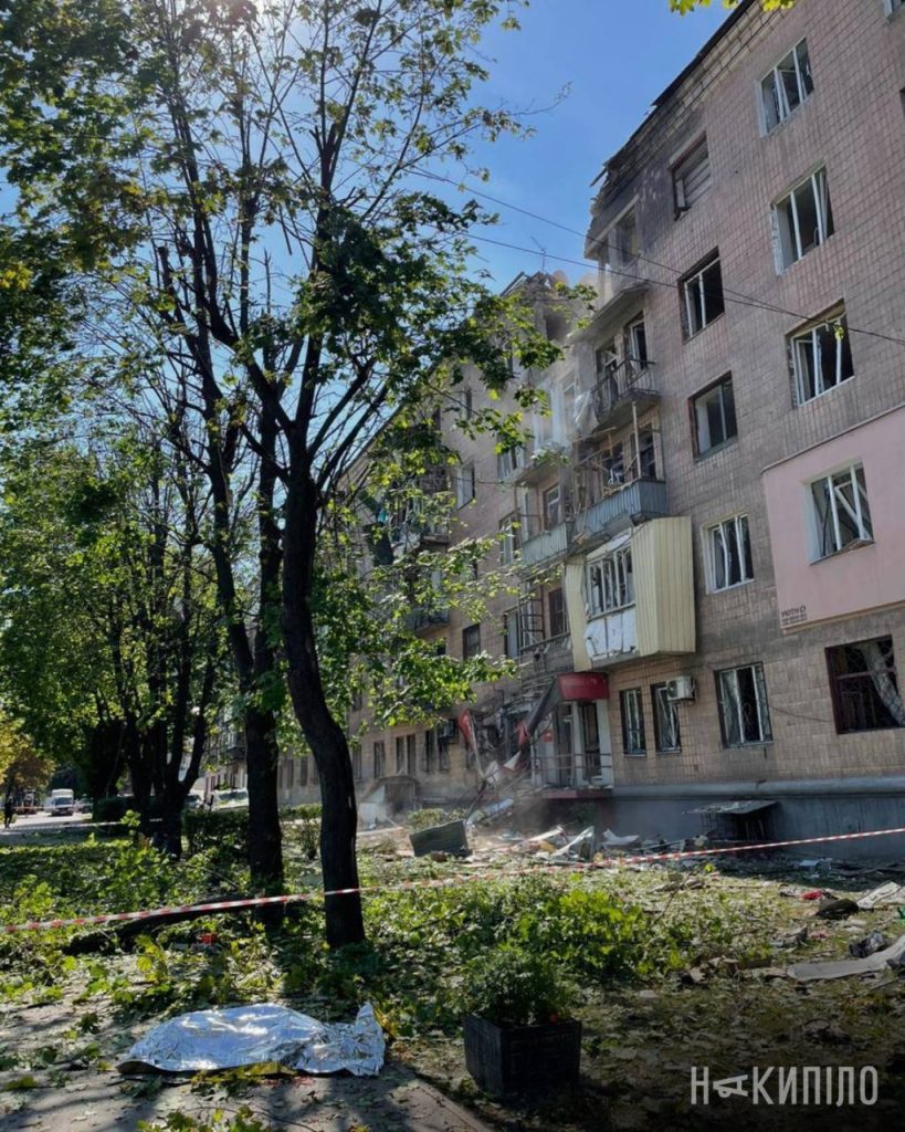росіяни атакували Харків ракетою: ранкові обстріли Атакована росіянами багатоповерхівка
