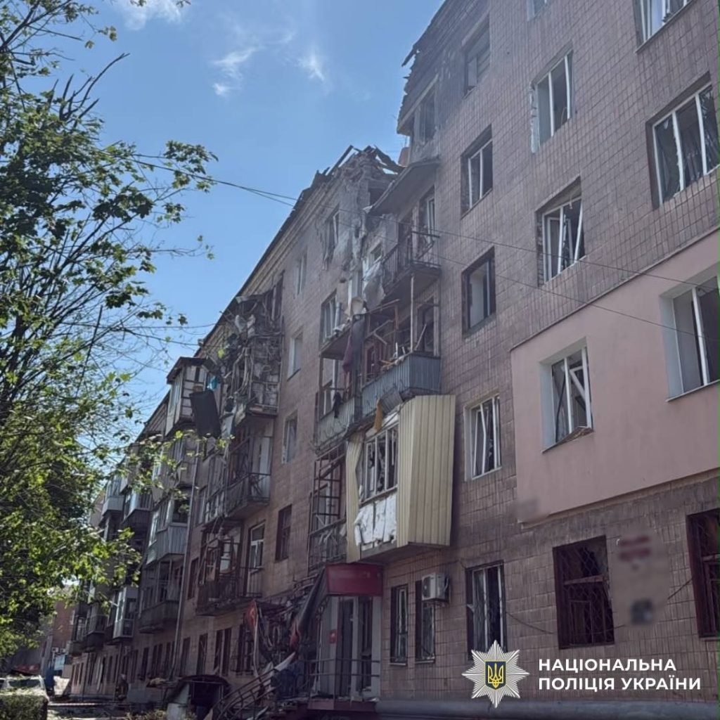 Минулої доби чотири людини постраждали через обстріли росіян Минулої доби чотири людини постраждали через обстріли росіян