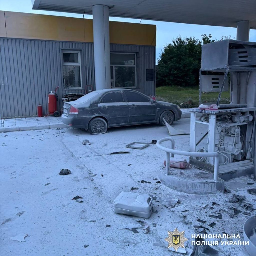 Минулої доби чотири людини постраждали через обстріли росіян Минулої доби чотири людини постраждали через обстріли росіян