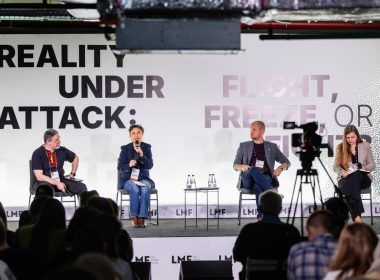 На Lviv Media Forum колишня речниця уряду Тайваню Колас Йотака, керівниця Департаменту стратегічних комунікацій і координації Державної канцелярії Латвії Солвіта Деніса-Лієпнієце та боснійський журналіст і аналітик Харун Карчич. Розмову модерував Валерій Пекар.