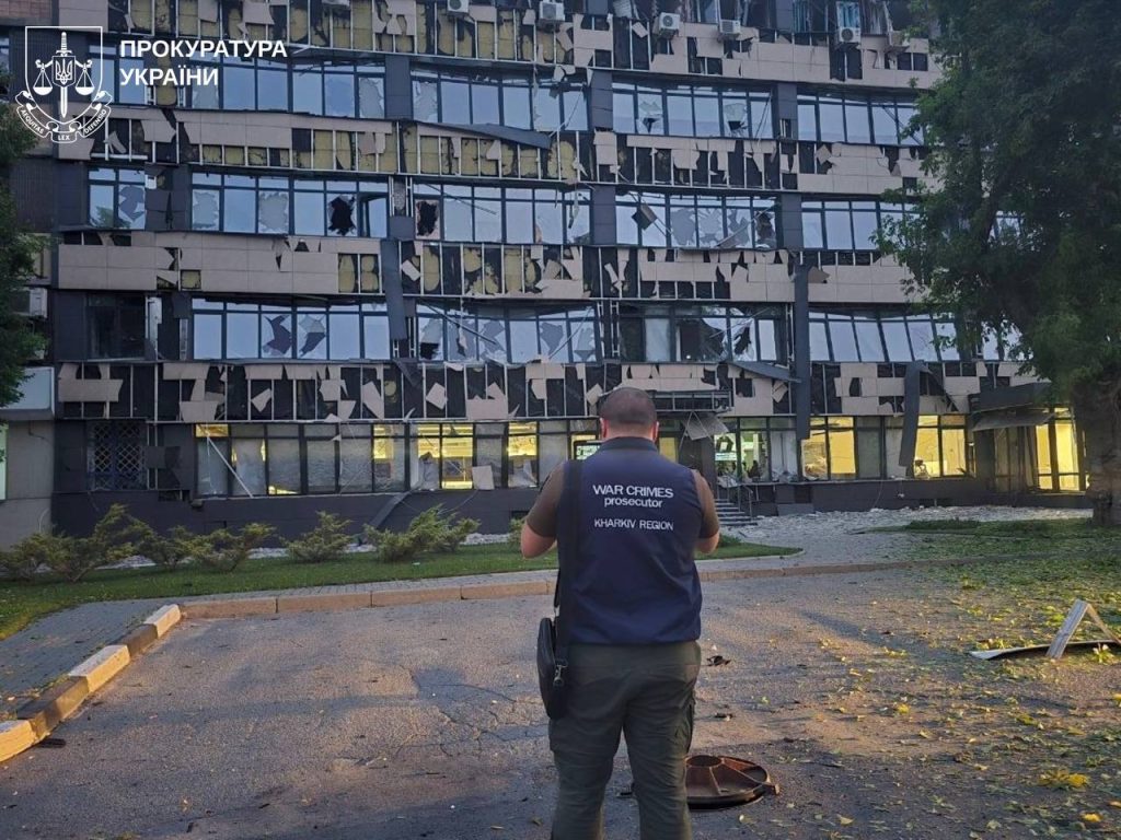 Троє людей постраждали через російську атаку Харкова Троє людей постраждали через російську атаку Харкова