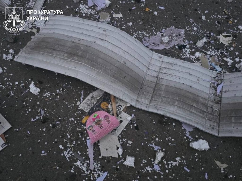 Троє людей постраждали через російську атаку Харкова Троє людей постраждали через російську атаку Харкова