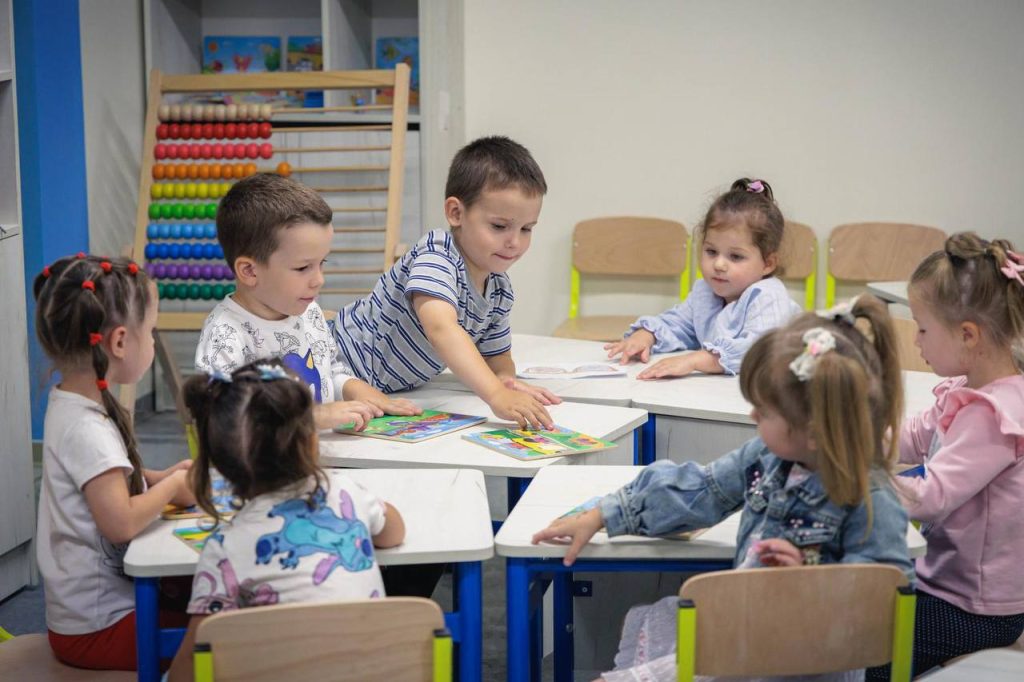 Під Харковом відкрили унікальну захисну споруду: деталі У Пісочині під Харковом відкрили перший в Україні підземний дитсадок
Фото ХОВа