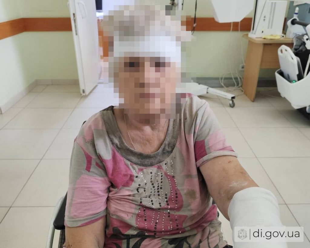 росіяни вдарили КАБ по Харківщині: є загибла, під завалами можуть бути люди росія вдарила КАБами по Слатиному: одна жінка загинула, ще одна — поранена