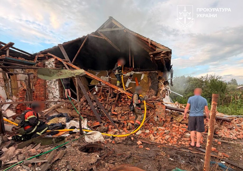 Дев'ятеро людей постраждали через росіян на Харківщині Дев'ятеро людей постраждали через росіян на Харківщині