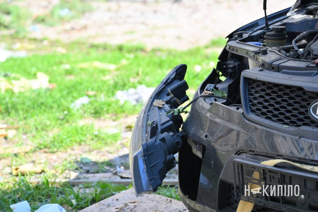 росія обстріляла Харків керованою авіабомбою Наслідки влучання КАБ в Київському районі Харкова