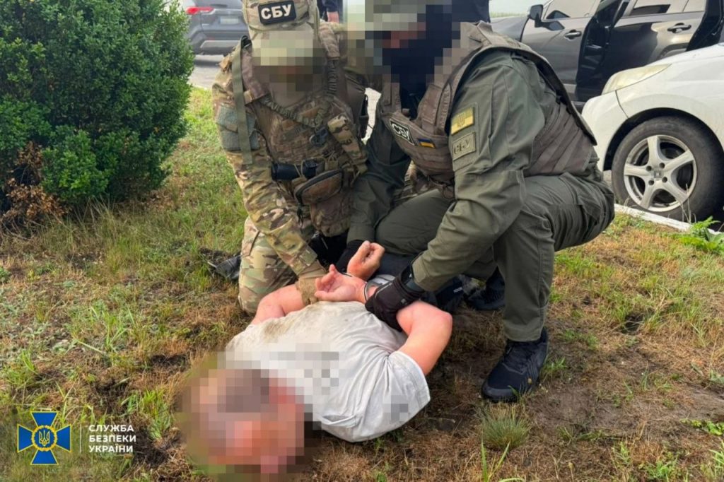 Жителю Чугуївщини загрожує довічне ув'язнення за корегування ударів по українських підрозділах На Харківщині СБУ затримала підозрюваного в корегуванні вогню по підрозділах ЗСУ