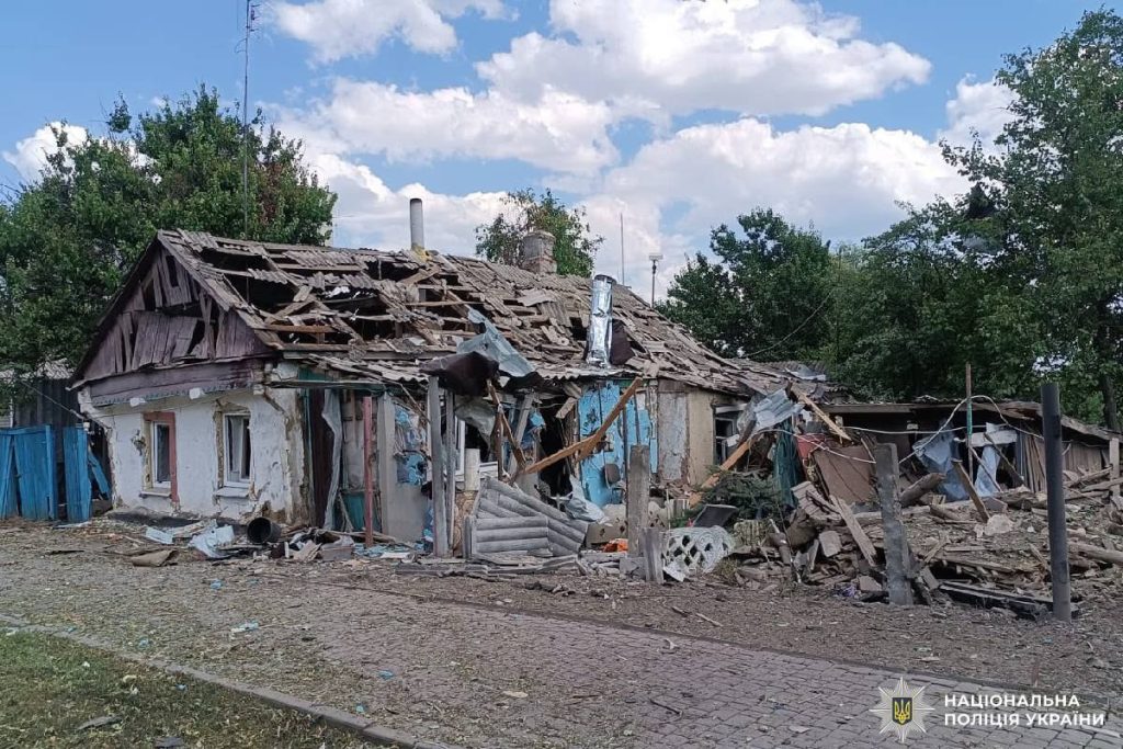 Троє людей постраждали на Харківщині через росію: обстріли Балаклії росіяни вдарили ракетами по Балаклії.