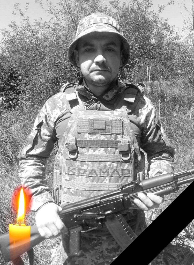 На Харківщині попрощалися з загиблим воїном Сергієм Крамаренком У Дергачах попрощалися з загиблим воїном Сергієм Крамаренком