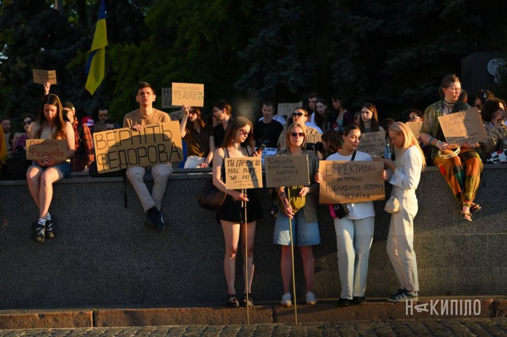У Харкові тривають безстрокові протести Харків'яни протестують на площі