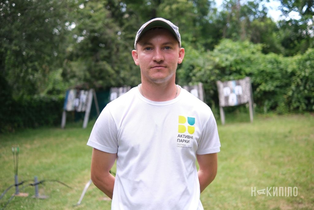 Як у Харкові проходять тренування з лучної стрільби для реабілітації військових Тренер та один із засновників організації «Сталеві Фенікси» Артем Мелехов