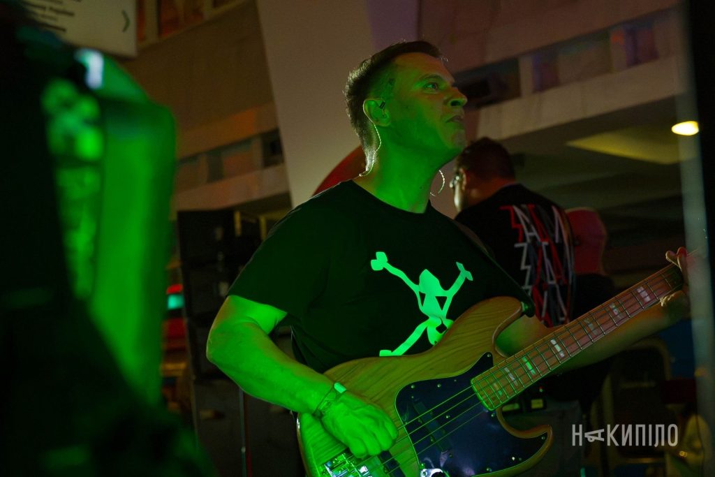 Підземний ЯрмаROCK: харківці провели літо музикою Це Стас Кононов, зараз музикант (басист) Жадана і Собак