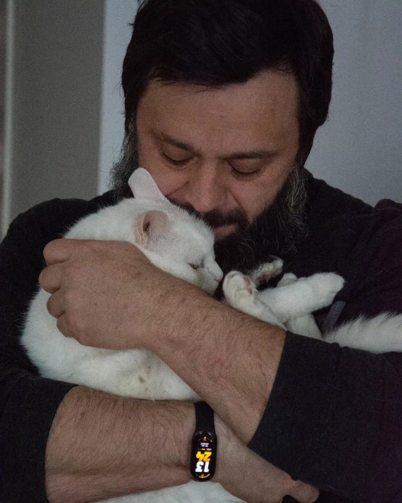 Чоловік з котом