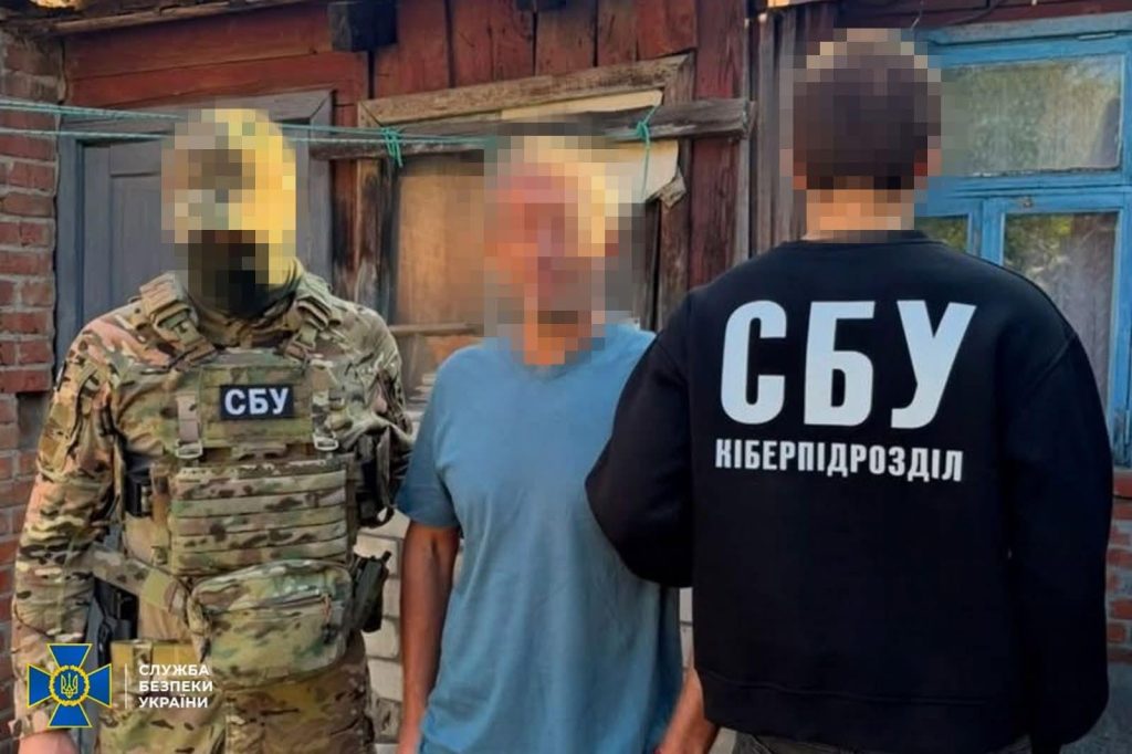 СБУ затримала харківця, який стежив за ЗСУ СБУ затримала харківця, який стежив за ЗСУ