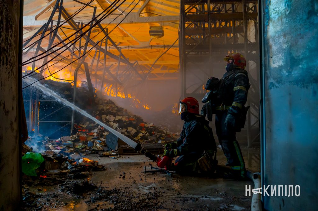 Пожежа на складі «Ранку»: у Харкові зберігалося пів мільйона підручників Пожежа на складі «Ранку»: у Харкові зберігалося пів мільйона підручників