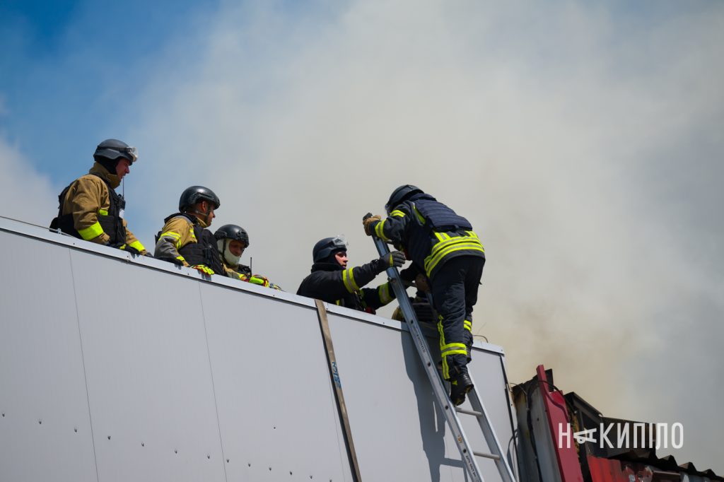 Пожежа на складі «Ранку»: у Харкові зберігалося пів мільйона підручників Пожежа на складі «Ранку»: у Харкові зберігалося пів мільйона підручників