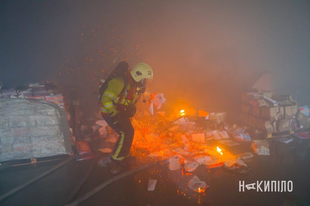 Пожежа на складі «Ранку»: у Харкові зберігалося пів мільйона підручників Пожежа на складі «Ранку»: у Харкові зберігалося пів мільйона підручників