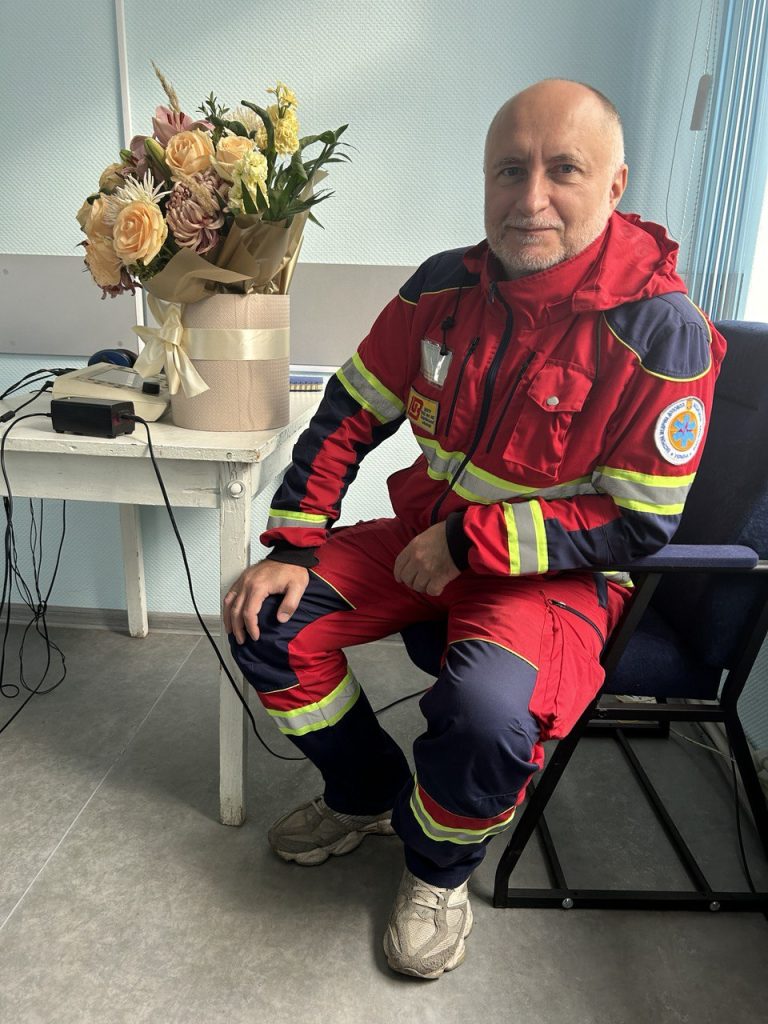 «Наша професія не залишає випадкових людей», — Максим Мовчан, лікар екстренки з Куп'янська Лікар екстренки Максим Мовчан
