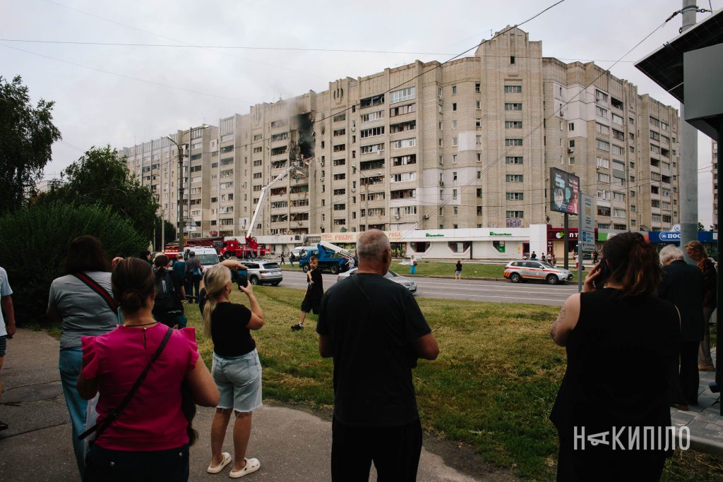 Двоє загиблих і 13 постраждалих: наслідки удару по Харкову. Фоторепортаж Двоє загиблих і 13 постраждалих: наслідки удару по Харкову. Фоторепортаж