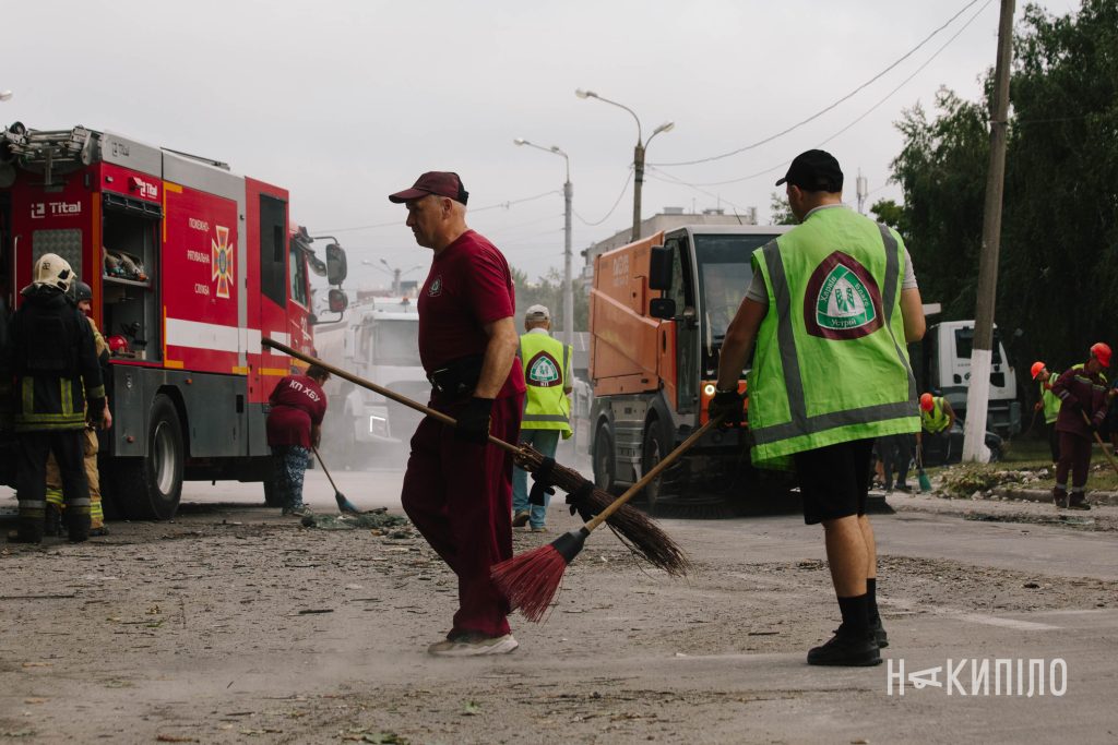 Двоє загиблих і 13 постраждалих: наслідки удару по Харкову. Фоторепортаж Двоє загиблих і 13 постраждалих: наслідки удару по Харкову. Фоторепортаж