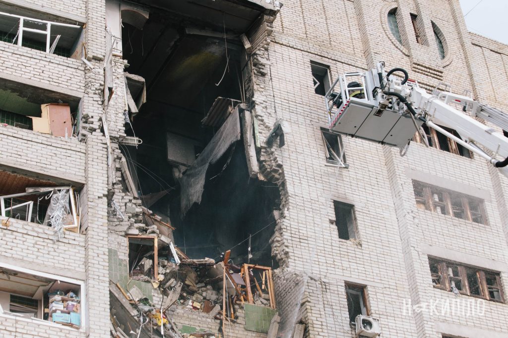 Двоє загиблих і 13 постраждалих: наслідки удару по Харкову. Фоторепортаж Двоє загиблих і 13 постраждалих: наслідки удару по Харкову. Фоторепортаж