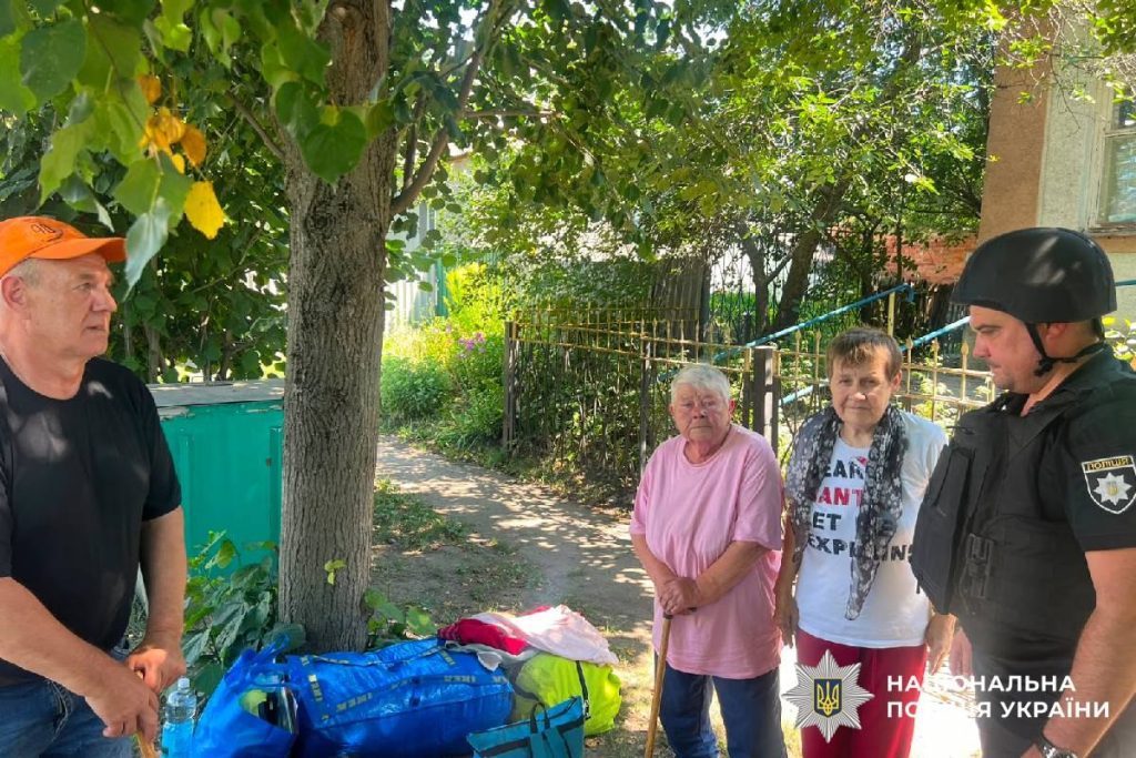 росія обстріляла поліцейські автівки, що їхали евакуйовувати цивільних росія обстріляла поліцейські автівки, що їхали евакуйовувати цивільних