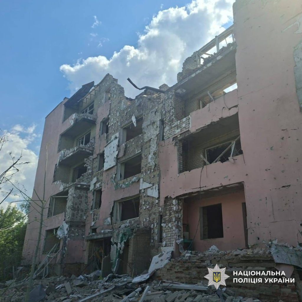 Загинула жінка та дев'ятеро людей постраждали: обстріли Харківщини Загинула жінка та дев'ятеро людей постраждали: обстріли Харківщини
