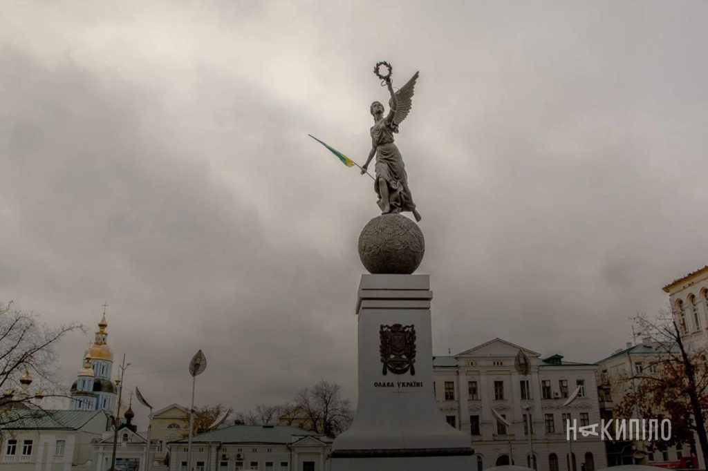 Заборона паркування на Майдані Конституції через підготовку до свят Заборона паркування на Майдані Конституції через підготовку до свят