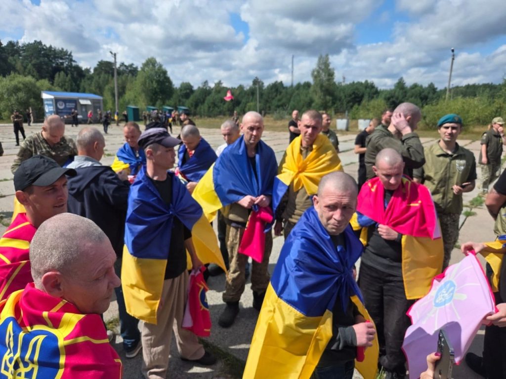 З російського полону звільнили 103 українських захисників З російського полону звільнили 103 українських захисників