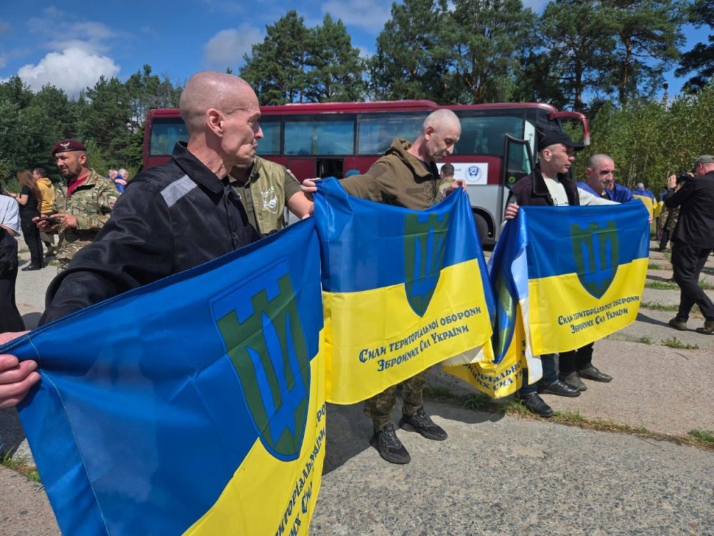З російського полону звільнили 103 українських захисників З російського полону звільнили 103 українських захисників