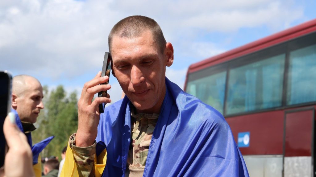 З російського полону звільнили 103 українських захисників З російського полону звільнили 103 українських захисників