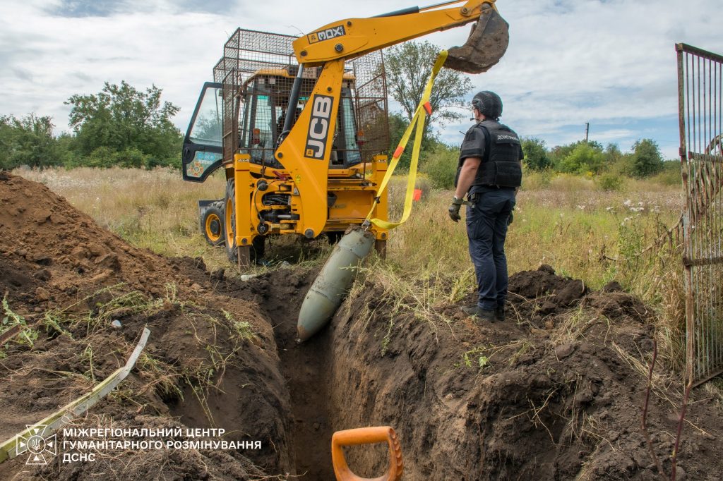На Харківщині сапери знищили дві 500-кілограмові авіабомби На Харківщині сапери знищили дві 500-кілограмові авіабомби
