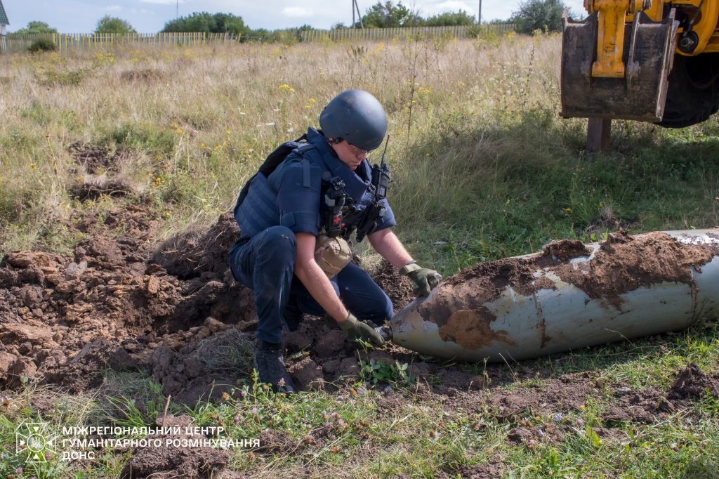 На Харківщині сапери знищили дві 500-кілограмові авіабомби На Харківщині сапери знищили дві 500-кілограмові авіабомби