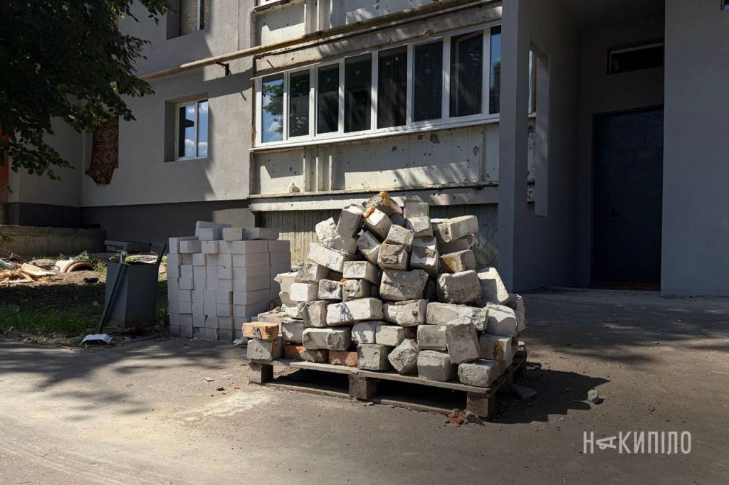 У Харкові ремонтують уражену росіянами багатоповерхівку на Салтівці Дев'ятиповерхівка на Північній Салтівці